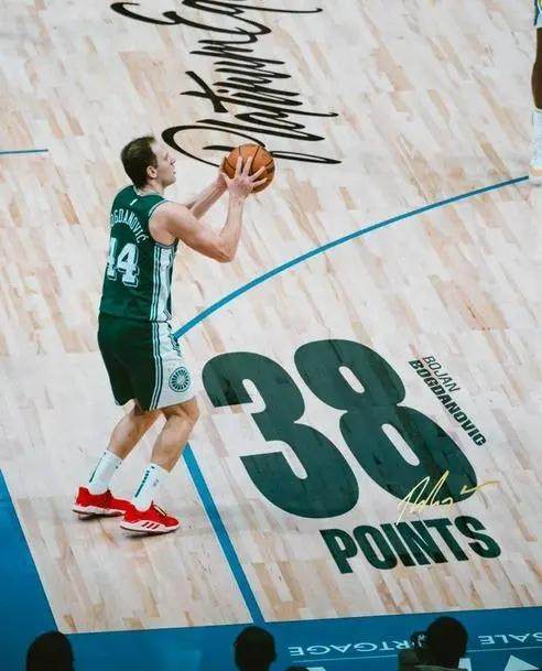 大乐透综合走势图-单节25分对抗詹眉！这样的博扬湖人将全力追逐？